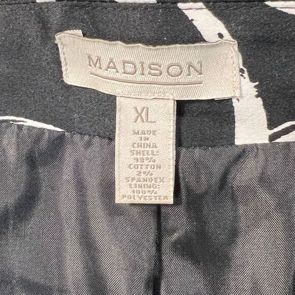 Madison Women's Coat Size XL Black White Collared Long Sleeves Circle Pattern - Picture 10 of 12